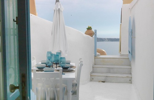 Oia Villa | Experience Oia's Adrales Cave House with Breathtaking Views