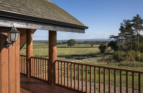 Ripon Cabin | Scenic Scandinavian Log Home with Ocean View & Spa