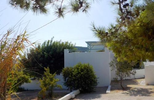 Apollonia House | Cozy Traditional Seaside House with Ocean Views & Pool