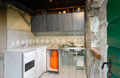 Tribanj House | Cozy Traditional Stone House Adrian with Kitchen & Breakfast