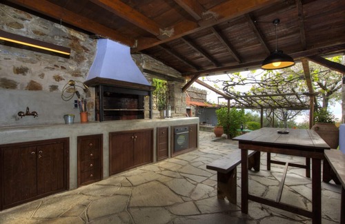 Parthenonas Cottage | Renovated 1930s Cottage with Ocean View and Sunset Bliss