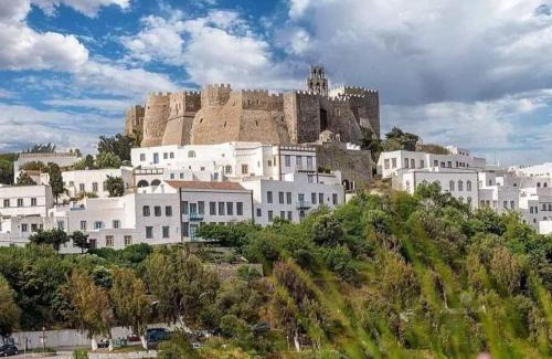 Chora Apartment | Inviting Traditional Studio in Chora Patmos - 4-Star Stay