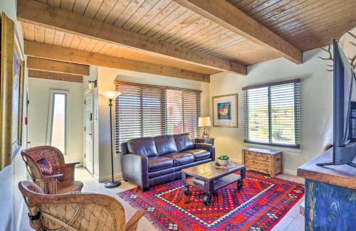Northeast Santa Fe Apartment | Charming Adobe Casita Steps from Downtown with Pool Access