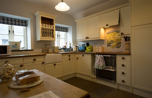 Ruthin Cottage | Charming Cottage with Ocean Views and Pool Access