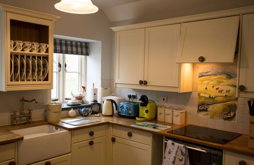 Ruthin Cottage | Charming Cottage with Ocean Views and Pool Access