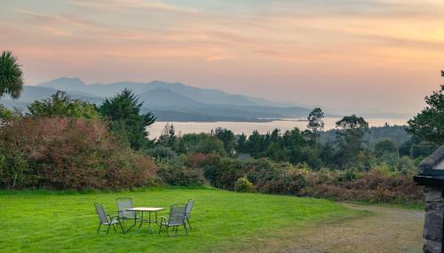 Templenoe House | Traditional style thatched cottage in Kenmare