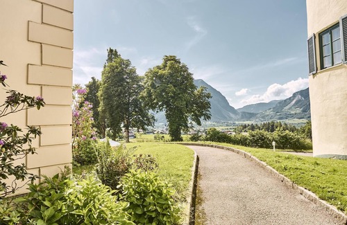 Gatschen House | Inviting Traditional Suite with Pool and Spa at IMLAUER Hotel