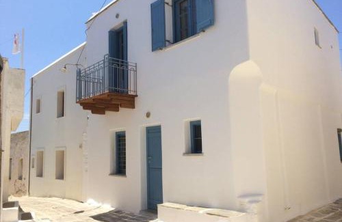 Kithnos House | Guest Rated: 9.8 for Traditional Suites in Chora Kythnos
