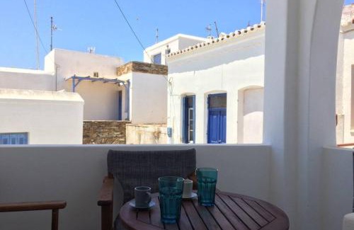 Kithnos House | Guest Rated: 9.8 for Traditional Suites in Chora Kythnos