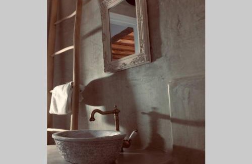 Kithnos House | Guest Rated: 9.8 for Traditional Suites in Chora Kythnos
