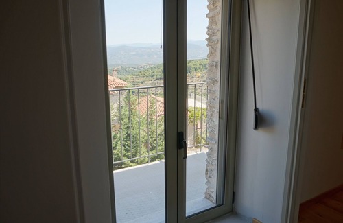 Tripi Villa | Idyllic Villa in Peloponnese with Mountain Views & Breakfast
