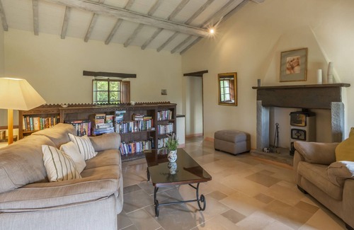 Lisciano Niccone House | Traditional villa with pool, an idyllic setting in hills behind Lake Trasimeno