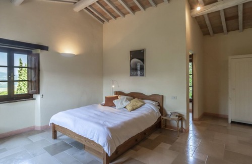 Lisciano Niccone House | Traditional villa with pool, an idyllic setting in hills behind Lake Trasimeno