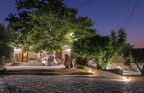 Piskokefalon Villa | Idyllic Wood-Stone Villa with Pool in Scenic Crete