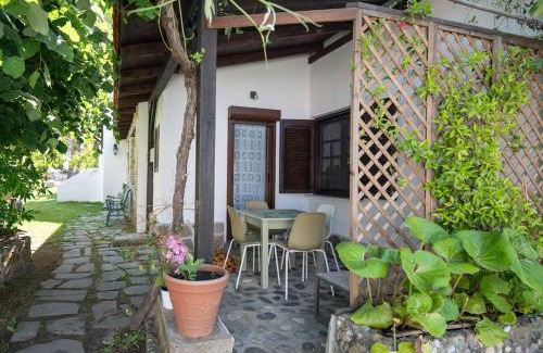 Sikia Apartment | Beachfront Apartment ATHOS SHADOW: Family-Friendly Retreat