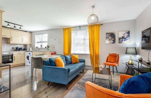 Irlam Apartment | Trafford Centre Cityscape Hideaway – Free Parking