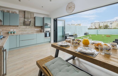 Ramsey House | Traie Twoaie is a modern home located in a quiet cul-de-sac just minutes from Ramsey town centre