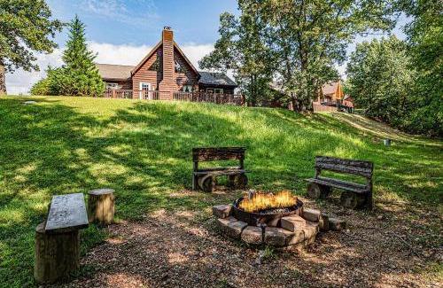 Branson Cedars House | Experience Trail's End Cabin: Pet-Friendly Retreat with Pool
