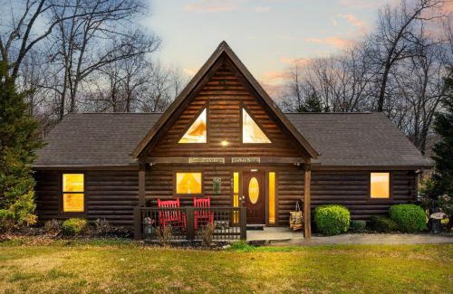 Branson Cedars House | Experience Trail's End Cabin: Pet-Friendly Retreat with Pool