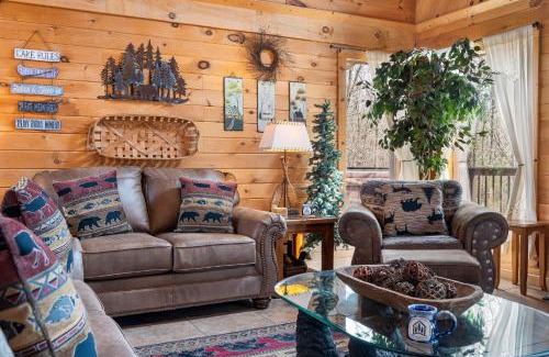 Branson Cedars House | Experience Trail's End Cabin: Pet-Friendly Retreat with Pool