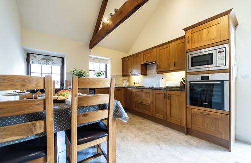 Newton Grange Cottage | Trail View Cottage: Scenic Patio with High Peak Trail Access