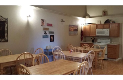Midvale House | Experience Trailhead Guesthouse: Pet Friendly & Family Ready