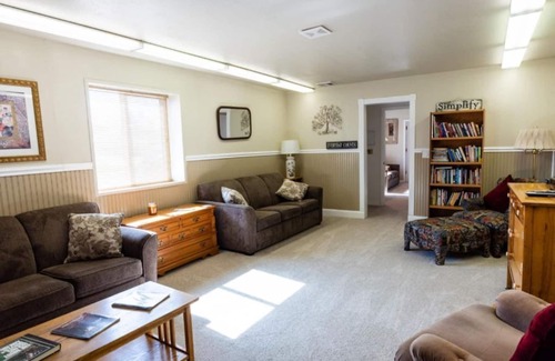 Midvale House | Experience Trailhead Guesthouse: Pet Friendly & Family Ready