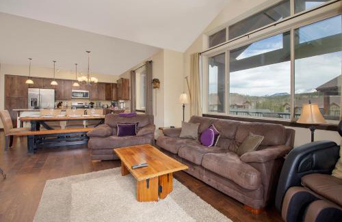 Winter Park House | Discover Trailhead Lodges Unit 131 with Hot Tub Access