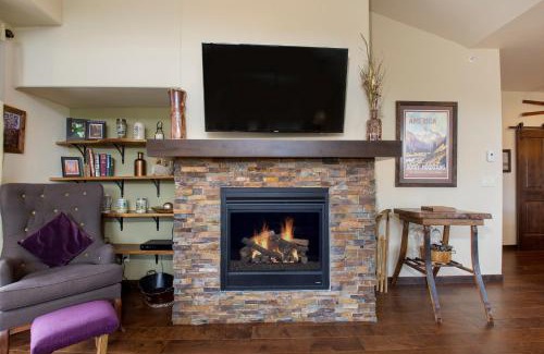 Winter Park House | Discover Trailhead Lodges Unit 131 with Hot Tub Access