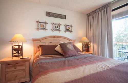 Peak 9 Apartment | Family-Friendly Trails End 508 with Pool and Hot Tub