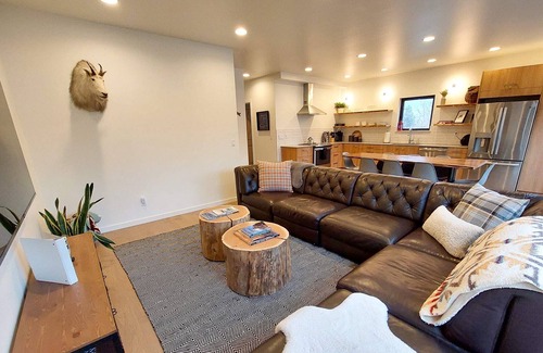 Winthrop House | Modern 3-Bedroom Townhome in Winthrop - Guest Rated 10/10
