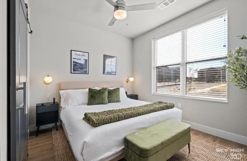 Rogers Apartment | Trails End Here, Pool, King Beds, Gym, Lux Apt