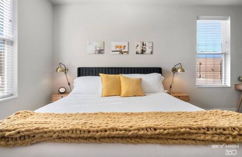 Rogers Apartment | Trails End Here, Pool, King Beds, Gym, Lux Apt