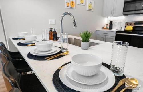 Rogers Apartment | Trails End Here, Pool, King Beds, Gym, Lux Apt