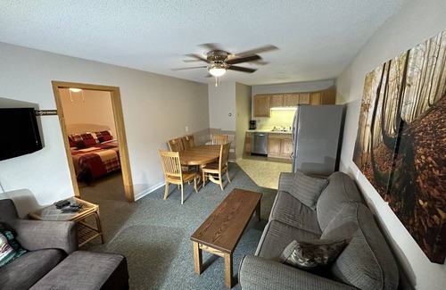 Hill City Hotel | Eco-Friendly Retreat at Trails Inn Quadna Mountain Motel