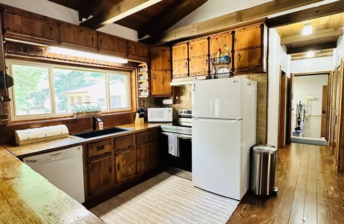 Harrison House | Trail Lodge Retreat: Steps from Trails with Pet-Friendly Perks
