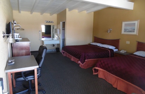 Lone Pine Hotel | Cozy Trails Motel: Family-Friendly with Kitchen & Breakfast