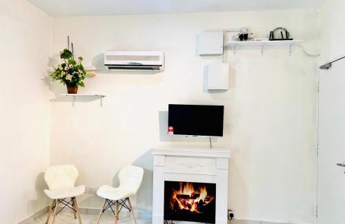Kampar Apartment | Relax at Trails of Kampar: Family-Friendly with Pool Access
