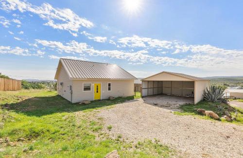 Alpine House | Tranquil Trails Sister - Ideal Getaway with Family & Pets