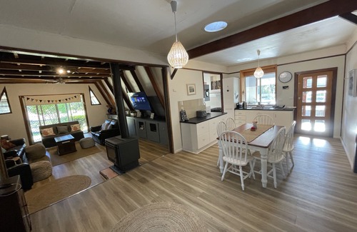 Nannup House | Seraphim Retreat: Family-Friendly Farm Cottage in Nannup