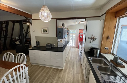Nannup House | Seraphim Retreat: Family-Friendly Farm Cottage in Nannup