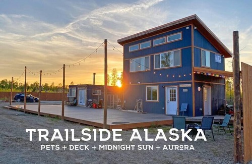 Willow House | Trailside Alaska: King Room with Kitchen and Deck Access