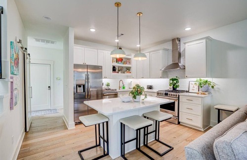 Downtown House | Top-Rated Trails at The Momentary with Downtown Patio Access