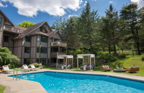Stowe Area Hotel | Trailside Field Guide Lodge | Perfect for Exploring Nature & Downtown Fun