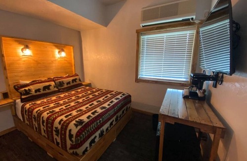 Ohiopyle Hotel | Trailside Hotel: Family-Friendly Retreat near Fallingwater