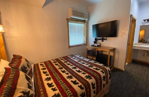 Ohiopyle Hotel | Trailside Hotel: Family-Friendly Retreat near Fallingwater