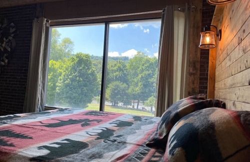 Ohiopyle Hotel | Discover Trailside Hotel: Pet-Friendly with Riverview Access