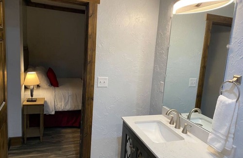Ohiopyle Hotel | Convenient Trailside Hotel Near Fallingwater with Breakfast