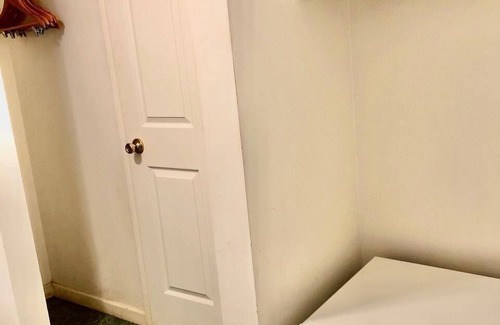 Lanark House | Budget-Friendly Trailside Inn with Family Amenities