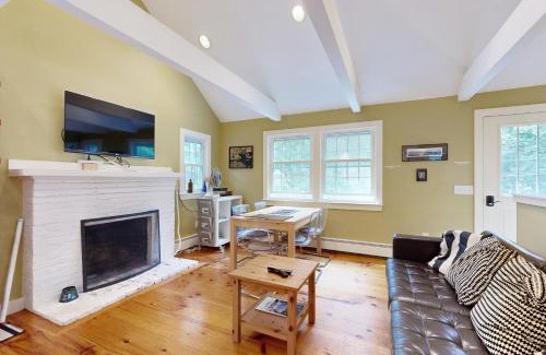 Wellfleet House | Experience Family-Friendly Comfort at Trailview Manor